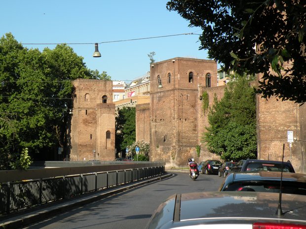  Mur d'Aurélien, Cours d'Italie